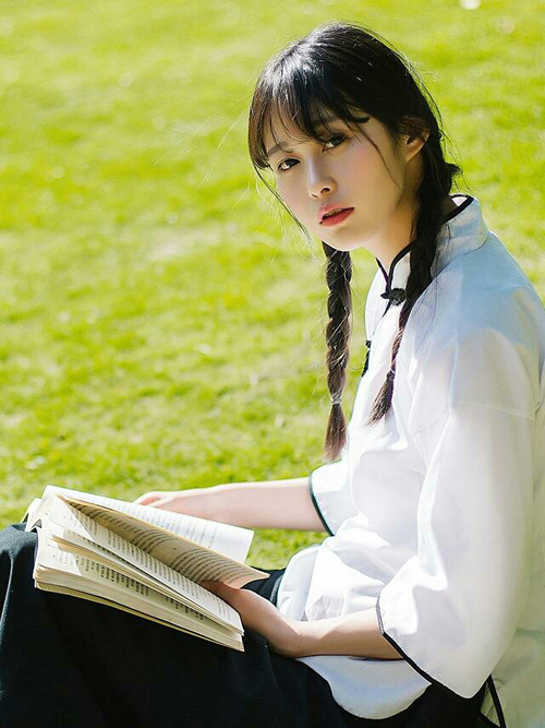 法国混合接力突破自我刷新纪录，法国混双女选手是谁